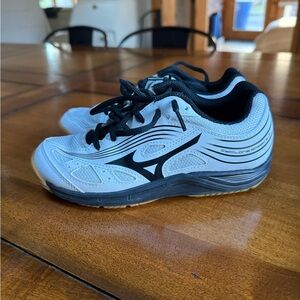 Kids Mizuno White and Black Sports Shoes